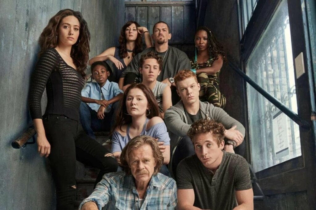 Pessoas sentadas em uma escada na capa da série 'Shameless'